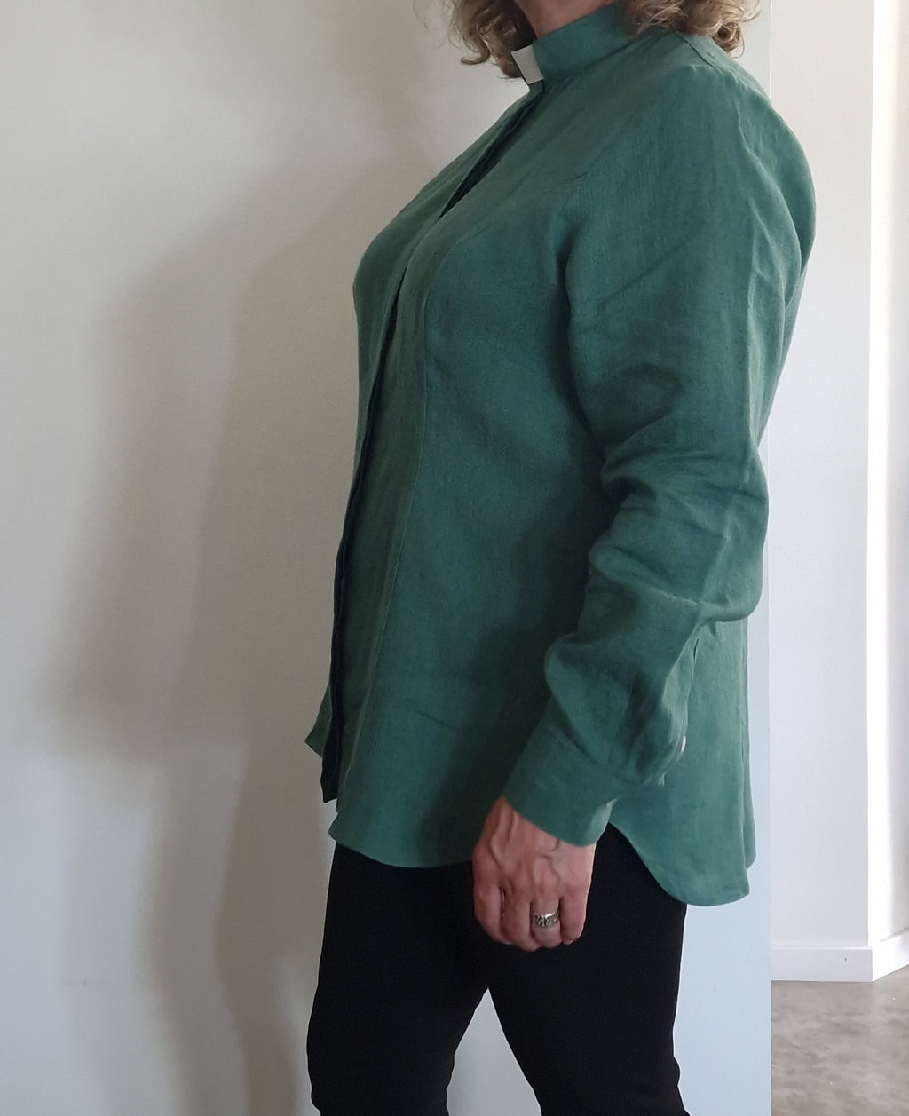 ProudDeacon Woman Linne